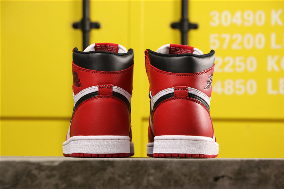 Air Jordan 1 High Chicago Sneakers Red White Black - product image from the listing.