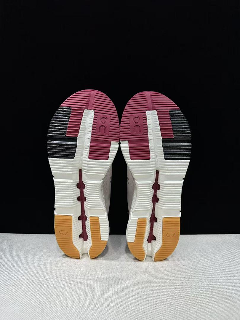On Cloudnova Form 2 Trainers in Fade Orchid - product image from the listing.