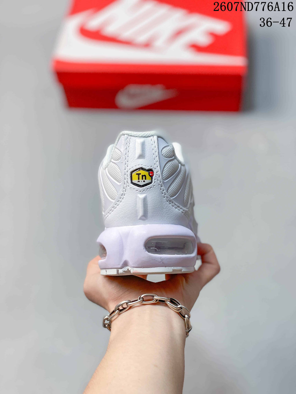 Nike Air Max Plus Sneakers in White 2607ND776A16 - product image from the listing.