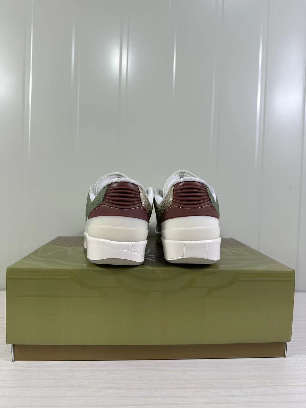 Air Jordan 2 Retro Low SP White Green Red FJ6871-100 - product image from the listing.