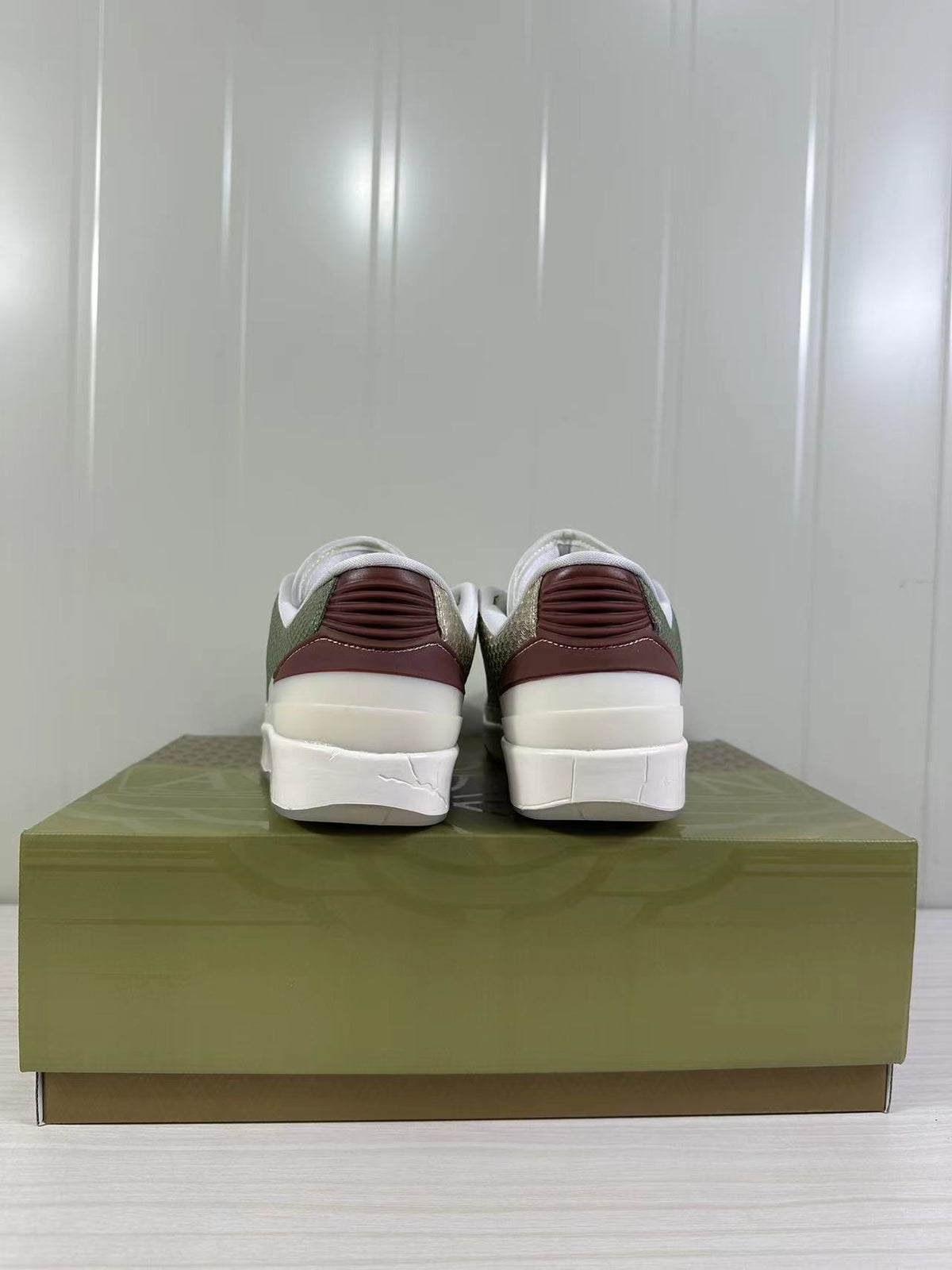 Air Jordan 2 Retro Low SP White Green Red FJ6871-100 - product image from the listing.