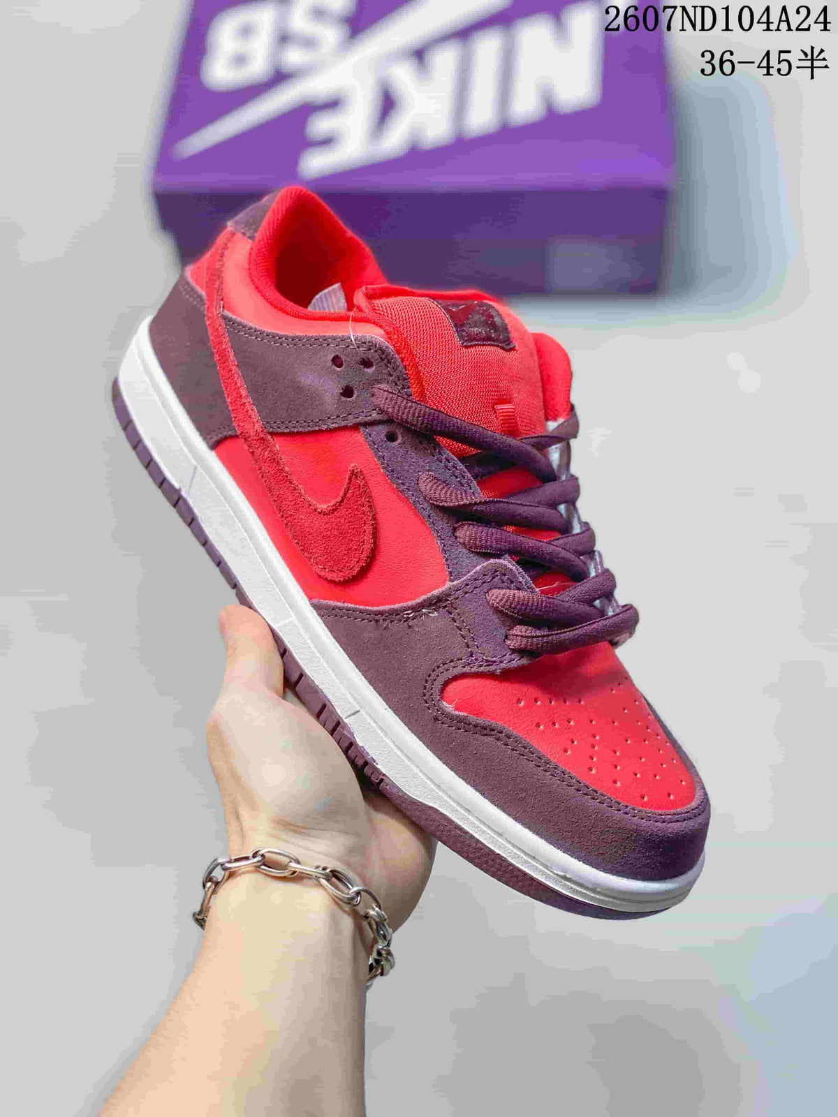 Nike SB Dunk Low Pro QS Low-Cut Sneakers - product image from the listing.