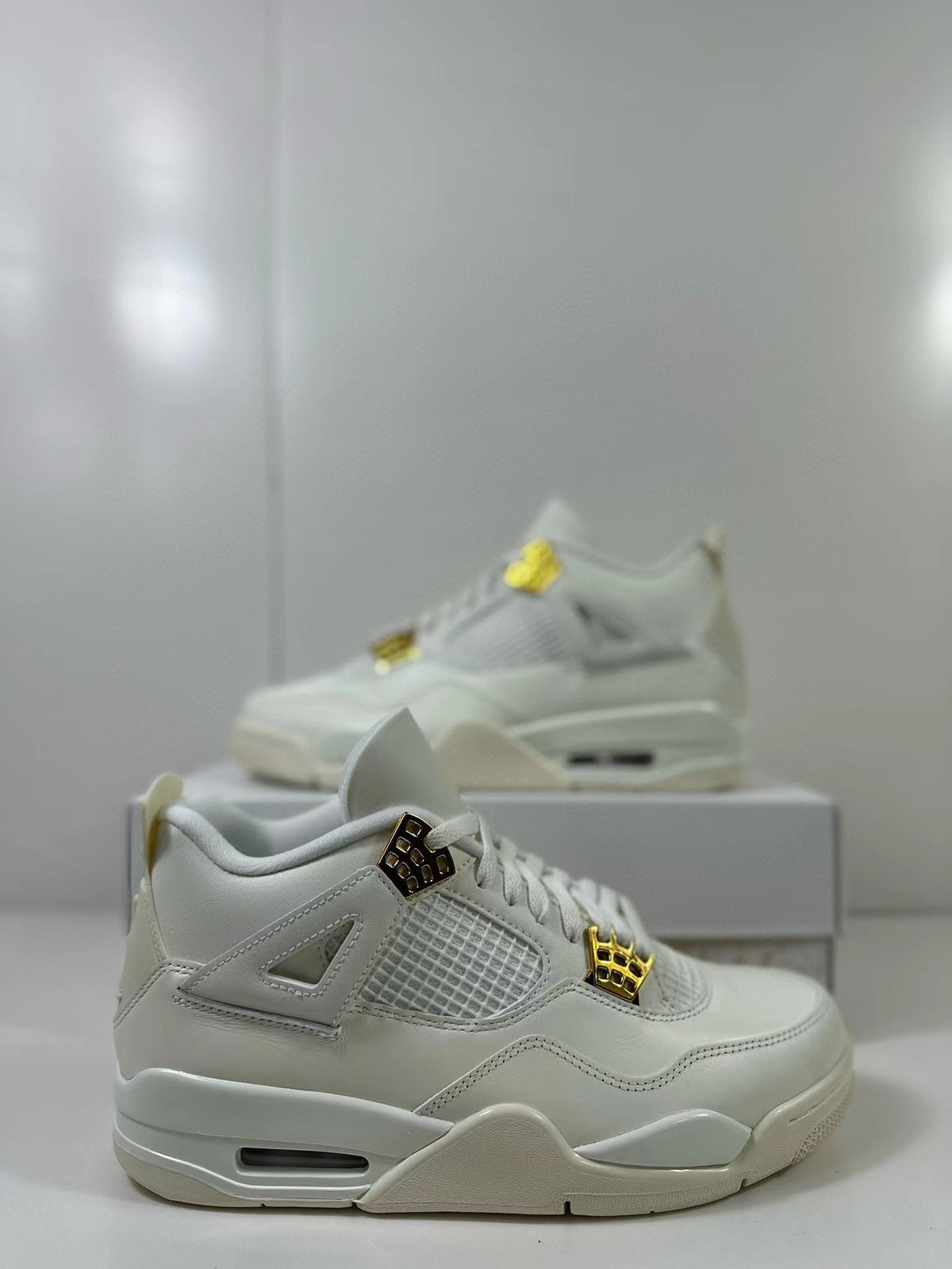 Air Jordan 4 Metallic Gold Sneakers White AQ9129-170 - product image from the listing.