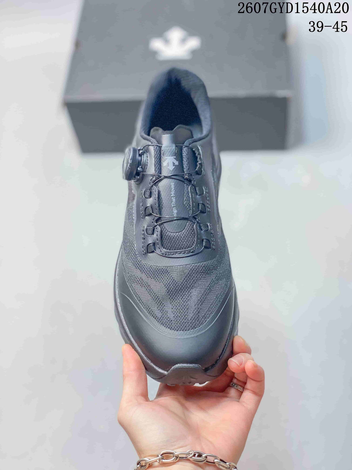 Descente Dualis MTN Ridge Wire Sneakers in Black 2607GYD1540A20 - product image from the listing.