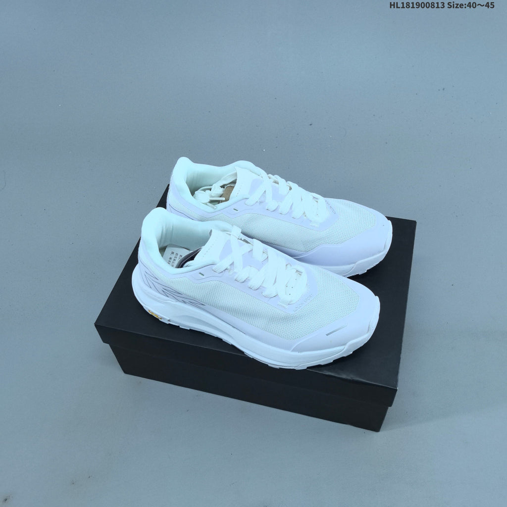 KOLON SPORT SWIFT LTR Low-Cut Outdoor Sneakers - product image from the listing.