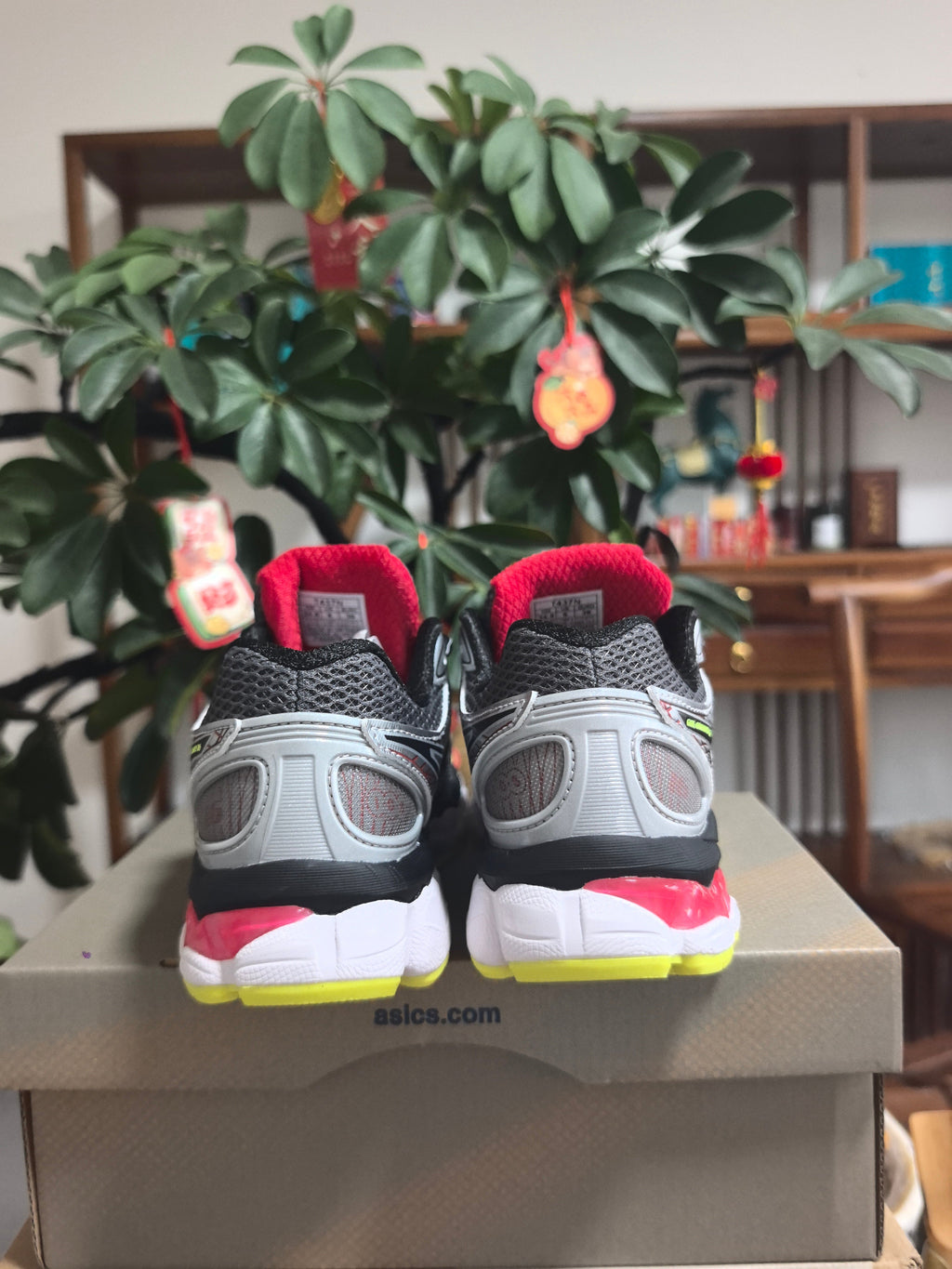 ASICS GEL-DIMENSION 16 Sneakers in Gray Red - product image from the listing.