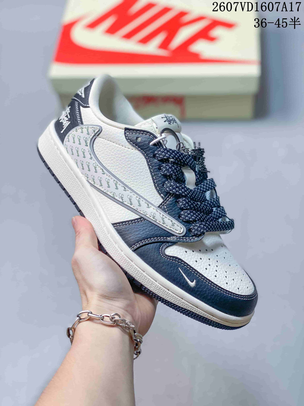 Graphic Sneakers White Dark Details - Jordan 1 Low 2607VD1607A17 - product image from the listing.
