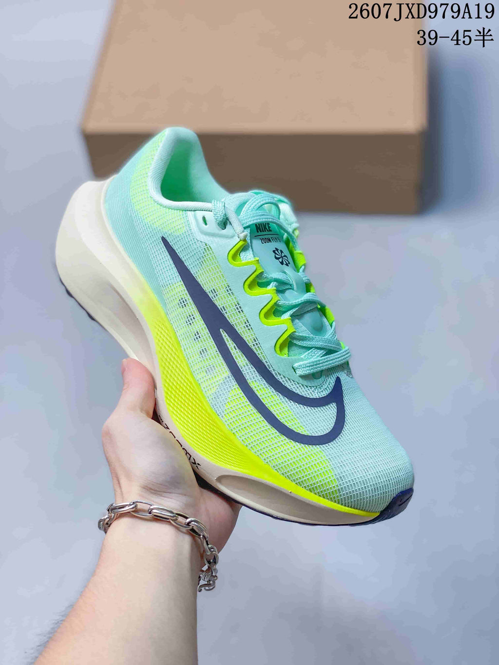Nike Zoom Fly 5 PRM Low-Top Sneakers for Running - product image from the listing.