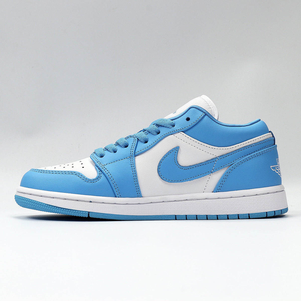 Nike Dunk Low North Carolina Sneakers in Blue AO9944-441 - product image from the listing.