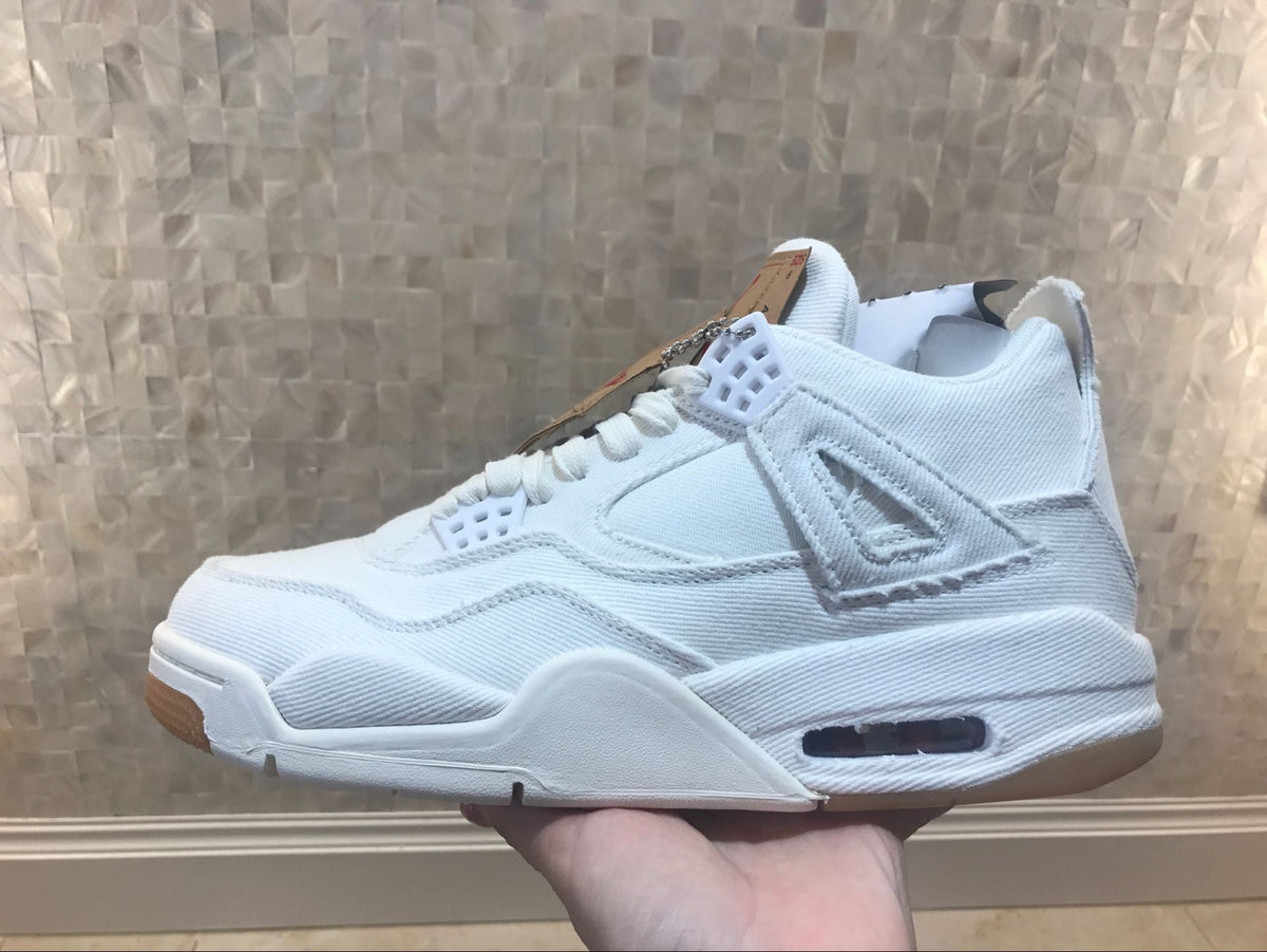 Jordan 4 Retro Levi's Sneakers in White AQ2571-100 - product image from the listing.