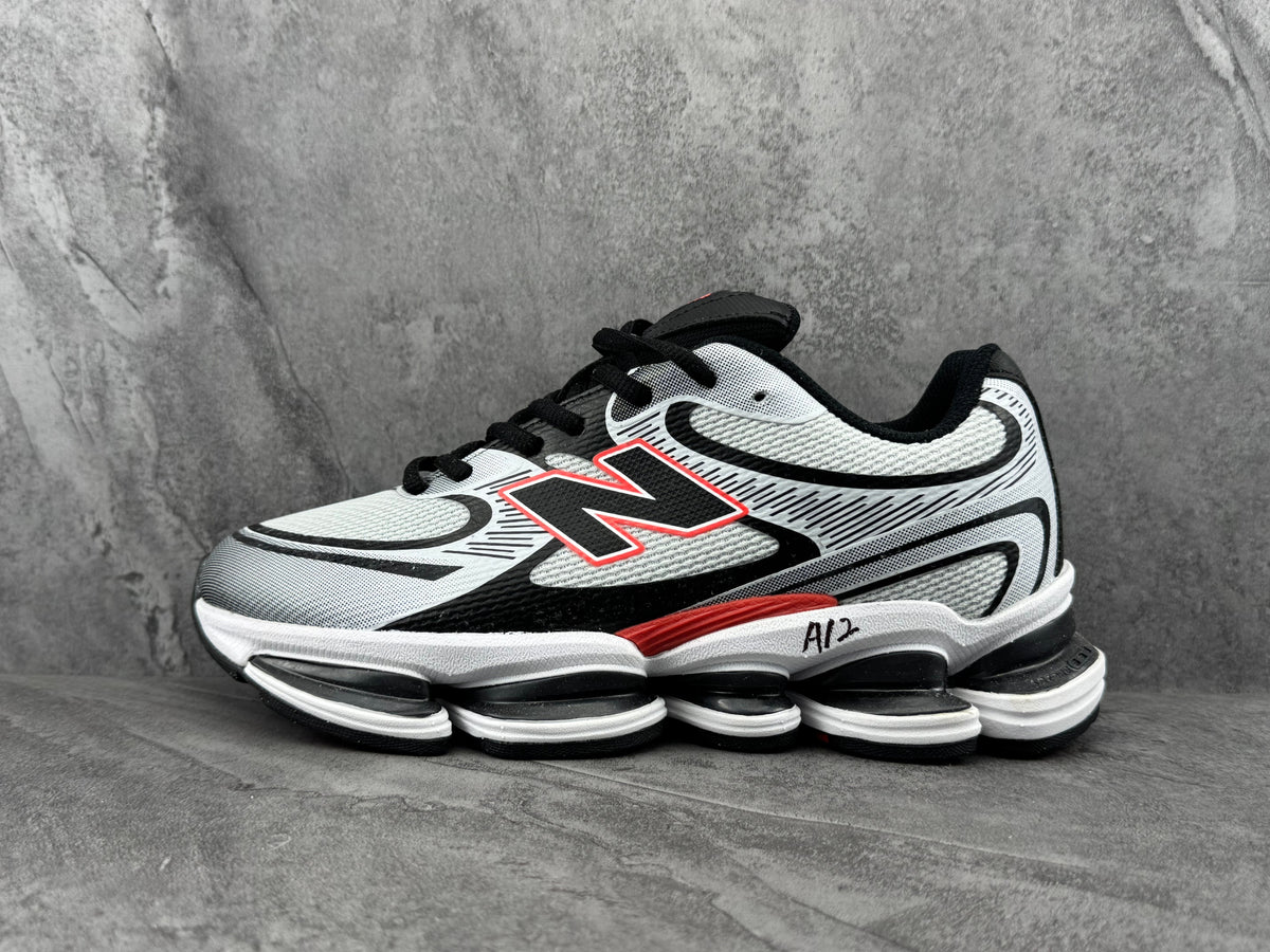 New Balance Black and White Running-Style Trainers - product image from the listing.