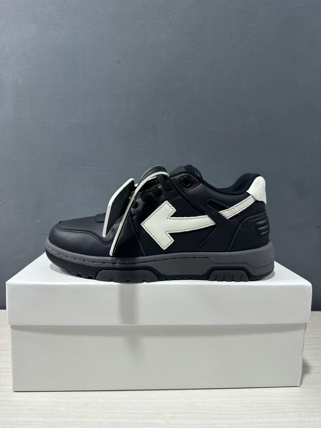 Off-White Out Of Office Low-Top Sneakers in Black White OWIA189C99LEA0061001 - product image from the listing.