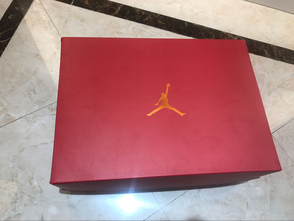 Jordan 4 Retro Levi's Sneakers in White AQ2571-100 - product image from the listing.