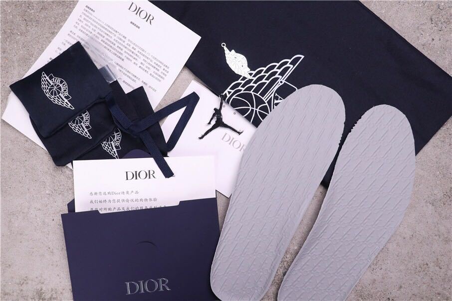Jordan Dior x Air Jordan 1 Low in Grey White Black CN8608-002 - product image from the listing.