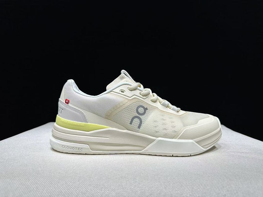 On The Roger Advantage Pro Tennis Sneakers in Cream - product image from the listing.