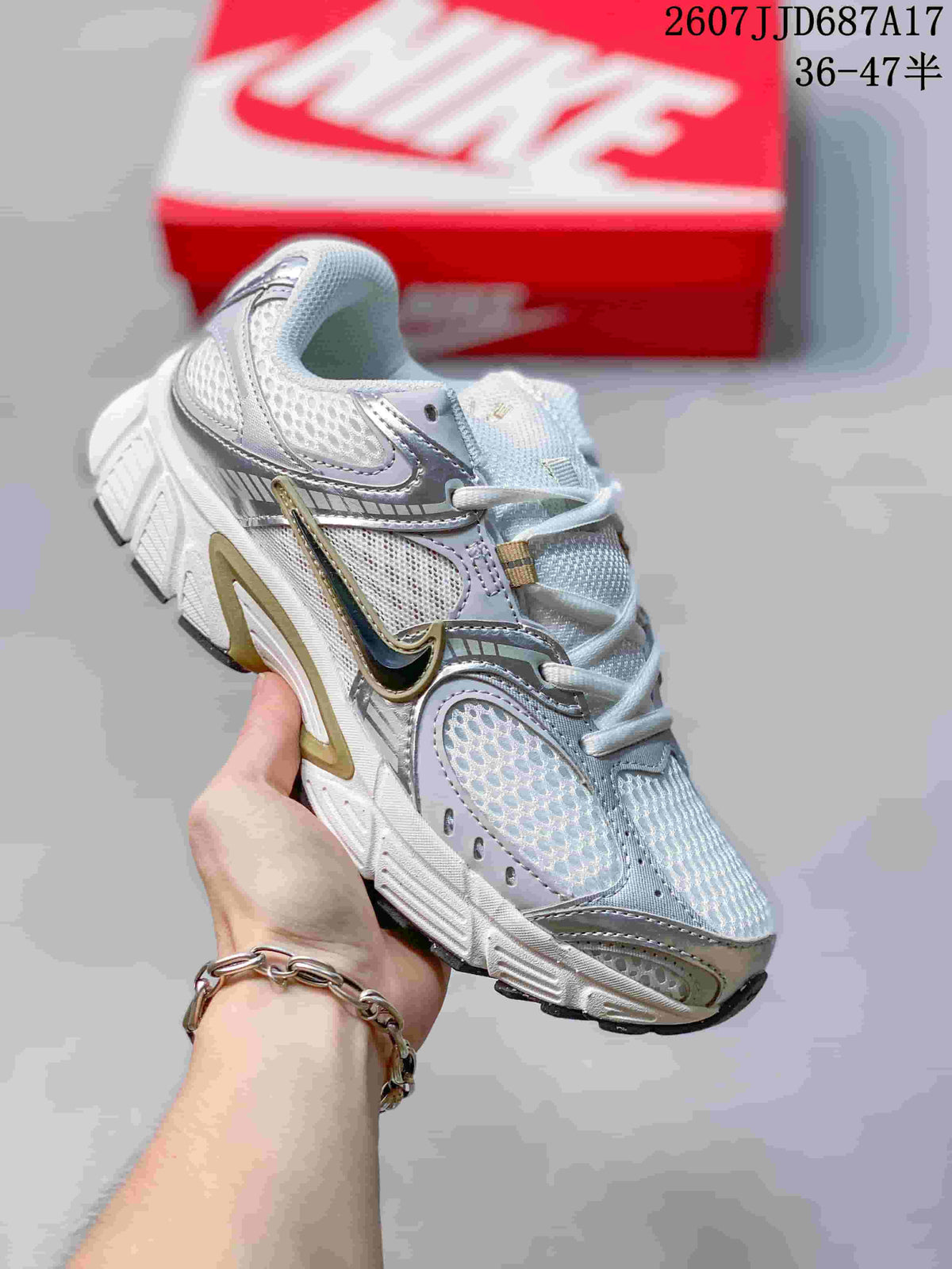 Nike V5 RNR Low-Cut Casual Sneakers 2607JJD687A17 - product image from the listing.
