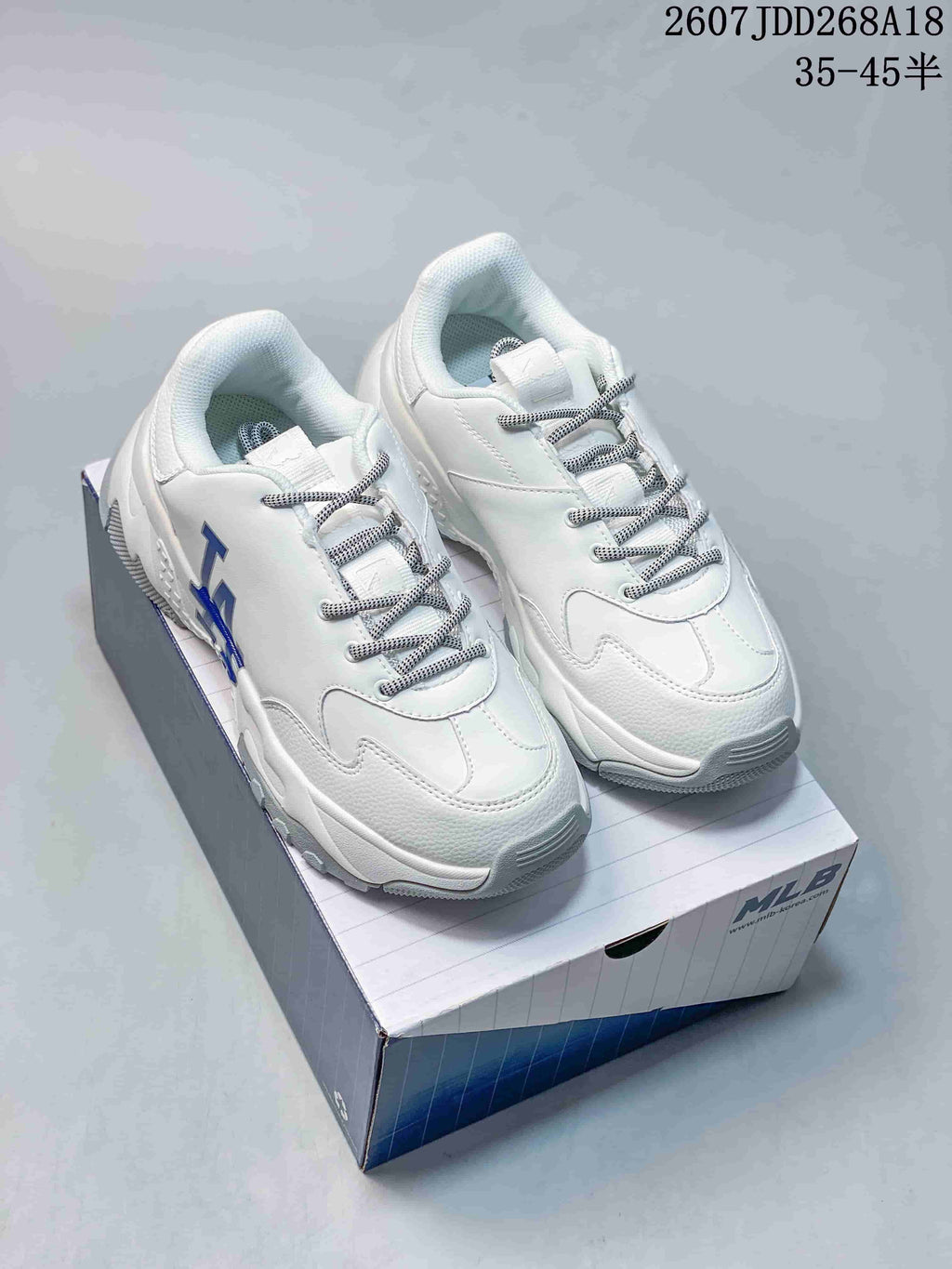 MLB Bigball Chunky White Dodgers Low-Cut Sneakers 2607JDD268A18 - product image from the listing.