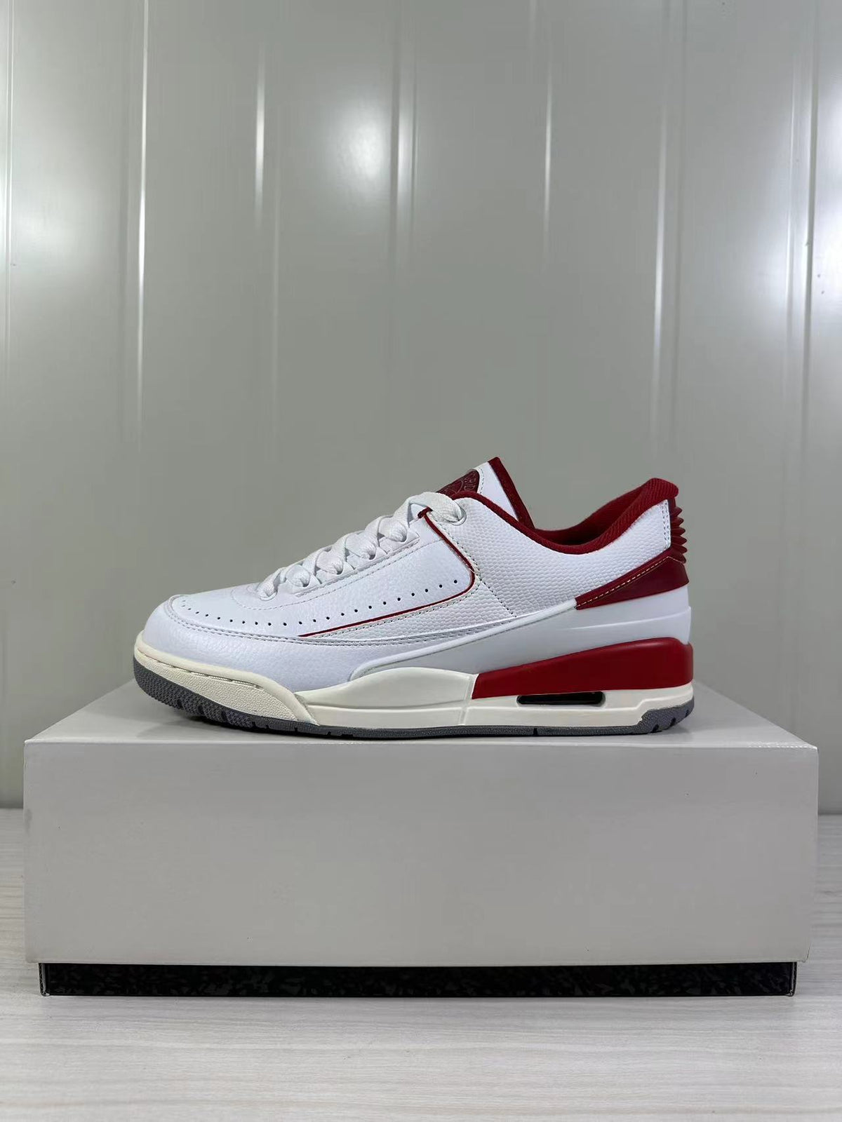 Air Jordan 2/3 Low White Varsity Red FD0383-161 - product image from the listing.