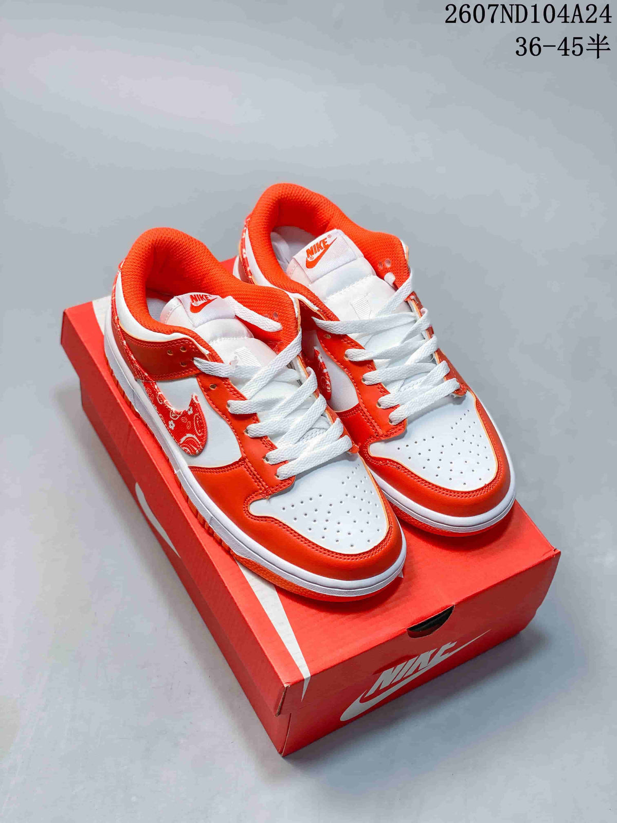 Nike SB Dunk Low Pro QS Low-Cut Sneakers - product image from the listing.