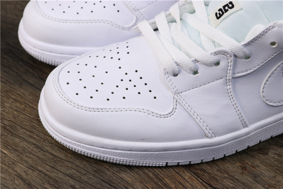 Jordan 1 Low Basketball Sneakers in White 553560-101 - product image from the listing.