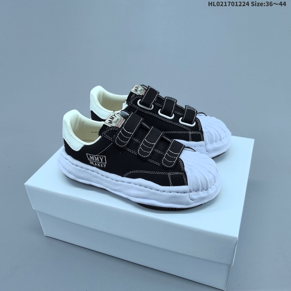 Maison MIHARA YASUHIRO Blakey Low Sneakers in Black White - product image from the listing.
