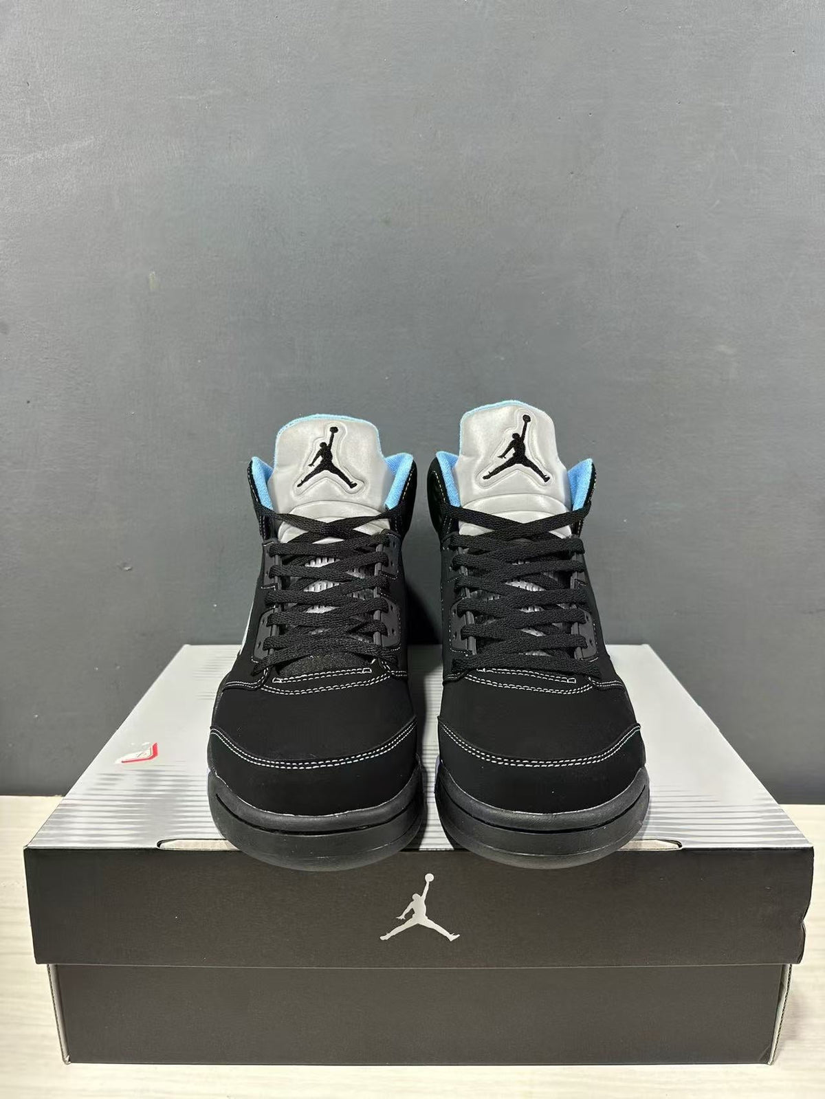 Air Jordan 5 Retro Black University Blue DD0587-008 - product image from the listing.