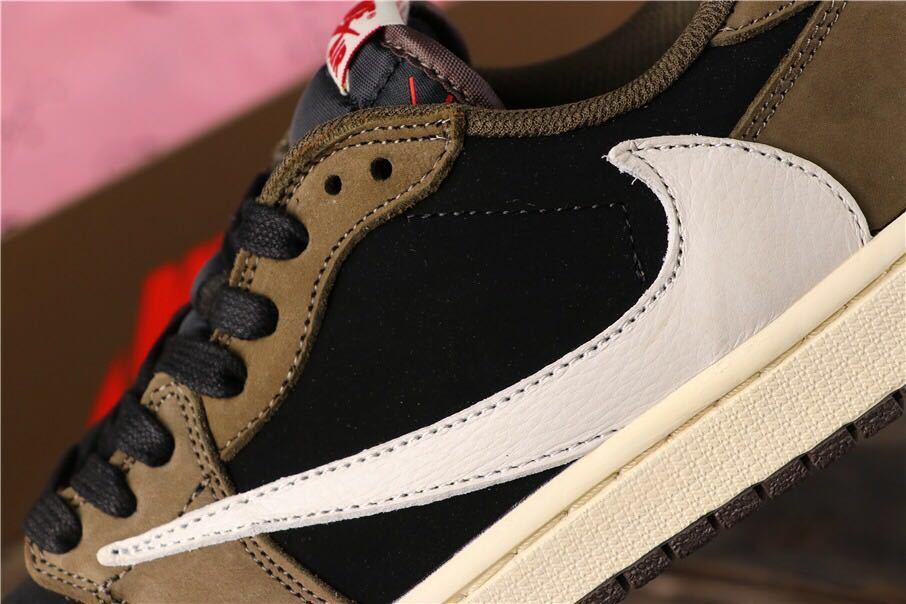 Dark Mocha Travis Scott Sneakers - Jordan 1 Low - product image from the listing.