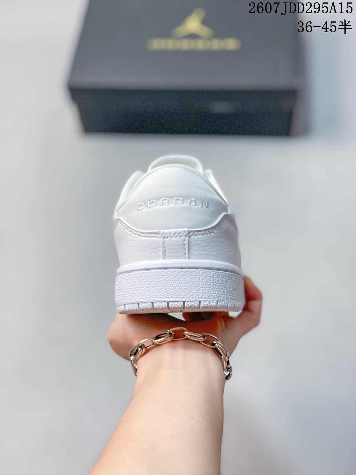 Air Jordan 1 Low White Sneakers 2607JDD295A15 - product image from the listing.