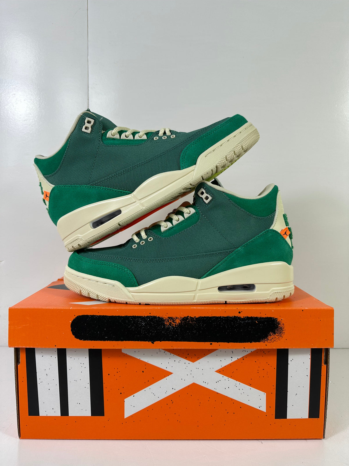 Air Jordan 3 Retro Bicoastal Green Sneakers FZ7974-300 - product image from the listing.