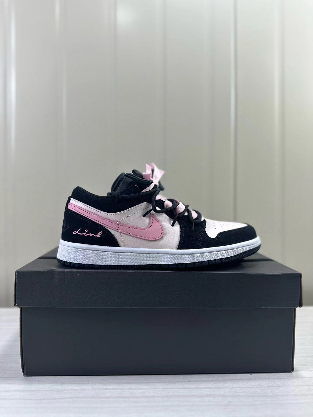 Air Jordan 1 Low Black Pink GS DX4374-008 - product image from the listing.