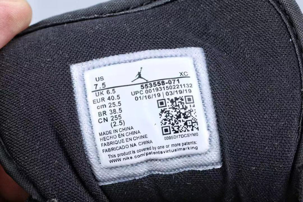 Black and Yellow Sneakers 071 - Jordan 1 Low - product image from the listing.