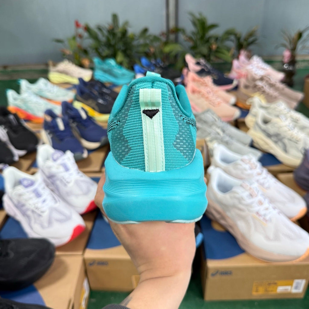 ASICS NOVABLAST 5 LE Running Shoes Lake in Blue - product image from the listing.