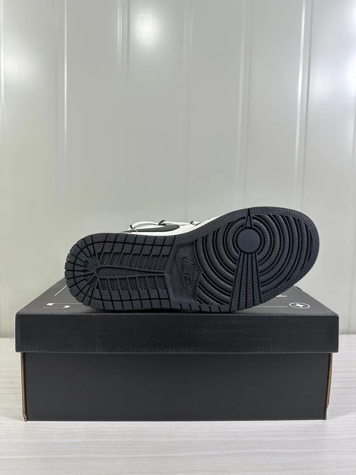 Air Jordan 1 Low Black White DQ8422-001 - product image from the listing.