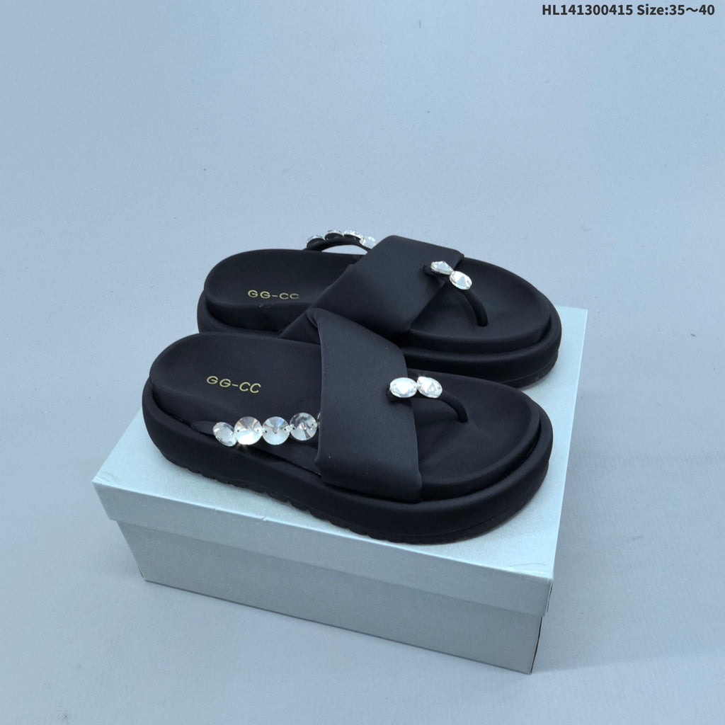 GG-CC Black Embellished Platform Thong Sandals - product image from the listing.