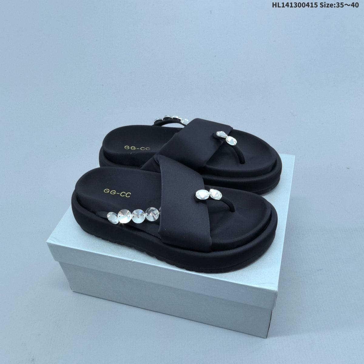 GG-CC Black Embellished Platform Thong Sandals - product image from the listing.