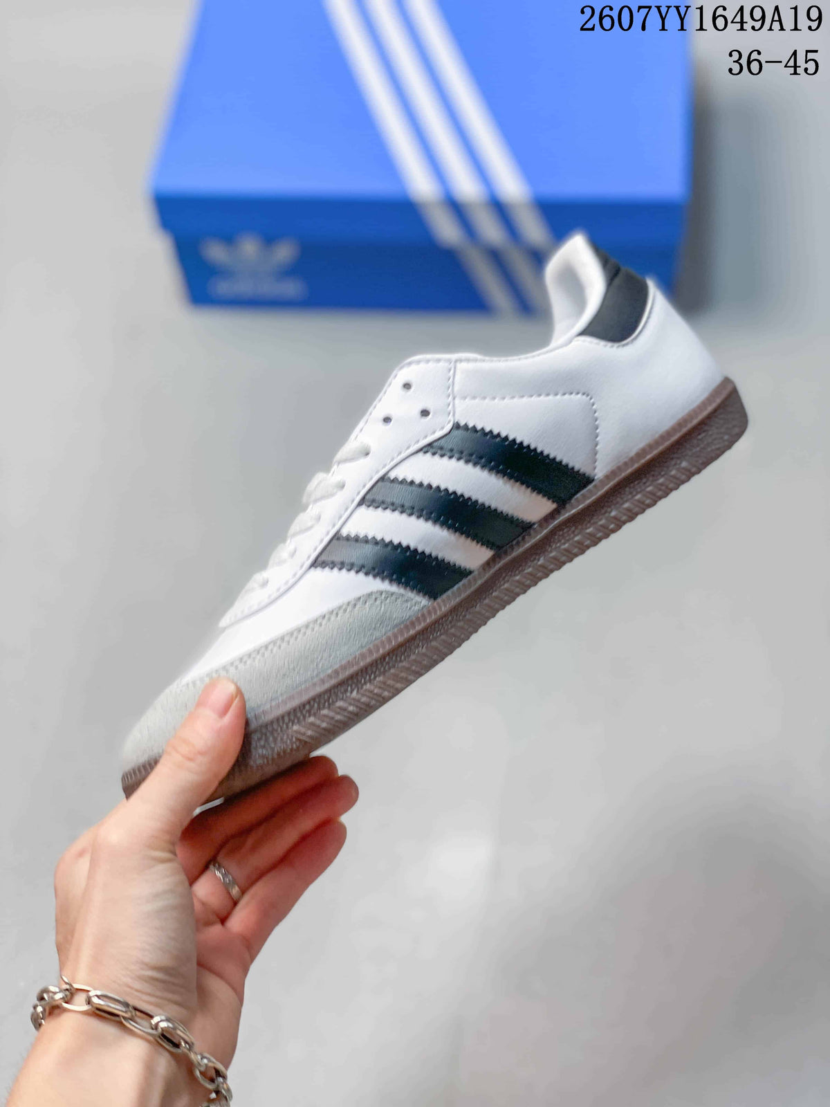 adidas Samba Low-Cut Sneakers White Black Gum Sole 2607YY1649A19 - product image from the listing.