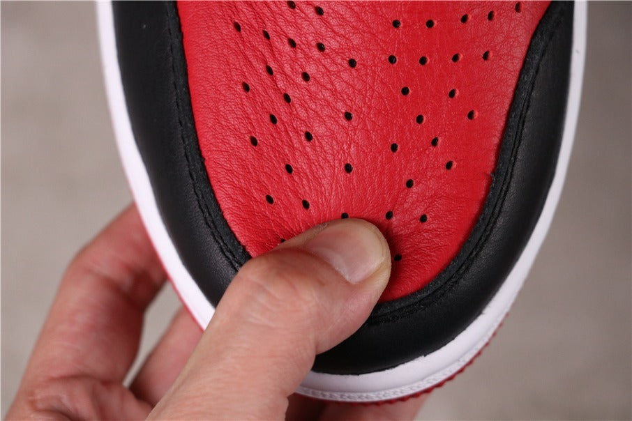 UNC to Chicago Sneakers - Air Jordan 1 High CD0461-046 - product image from the listing.