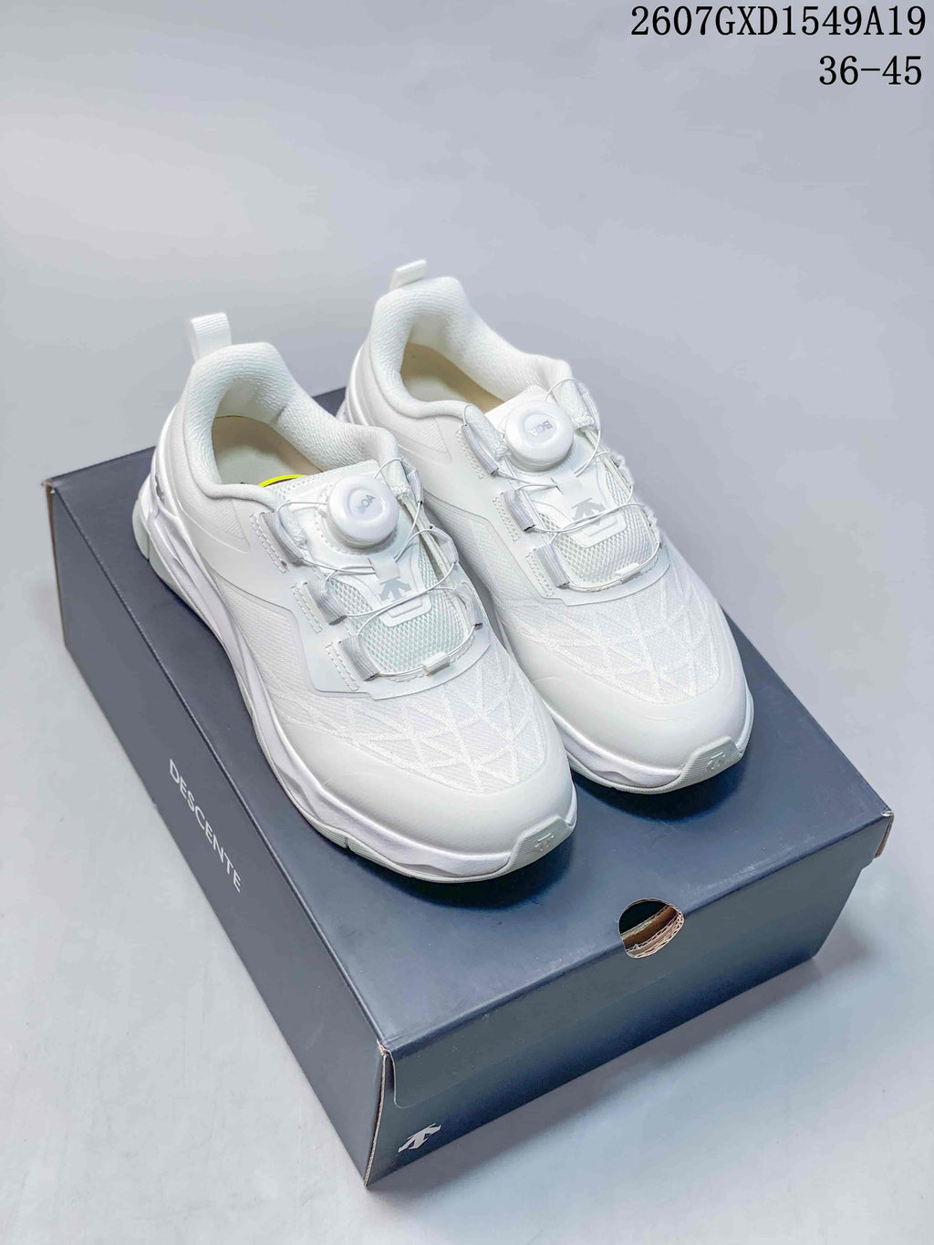 DESCENTE Circuit 2.0 Wire White Training Trainers 721490OWE - product image from the listing.