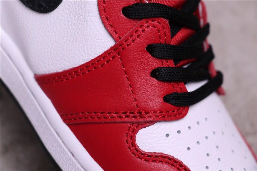 Women's Air Jordan 1 Satin Snake High-Top Sneakers CD0461-601 - product image from the listing.