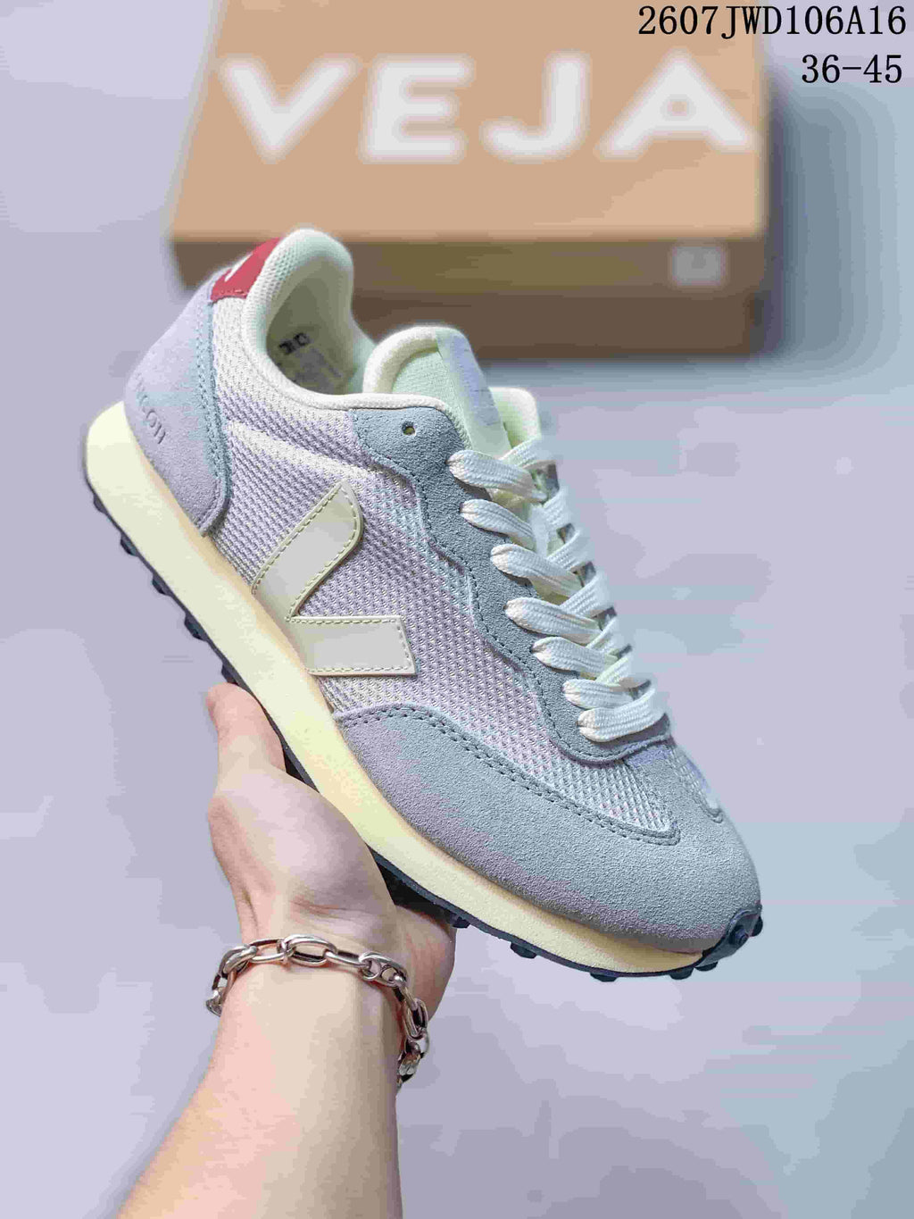 VEJA Rio Branco Alveomesh Trainers - product image from the listing.