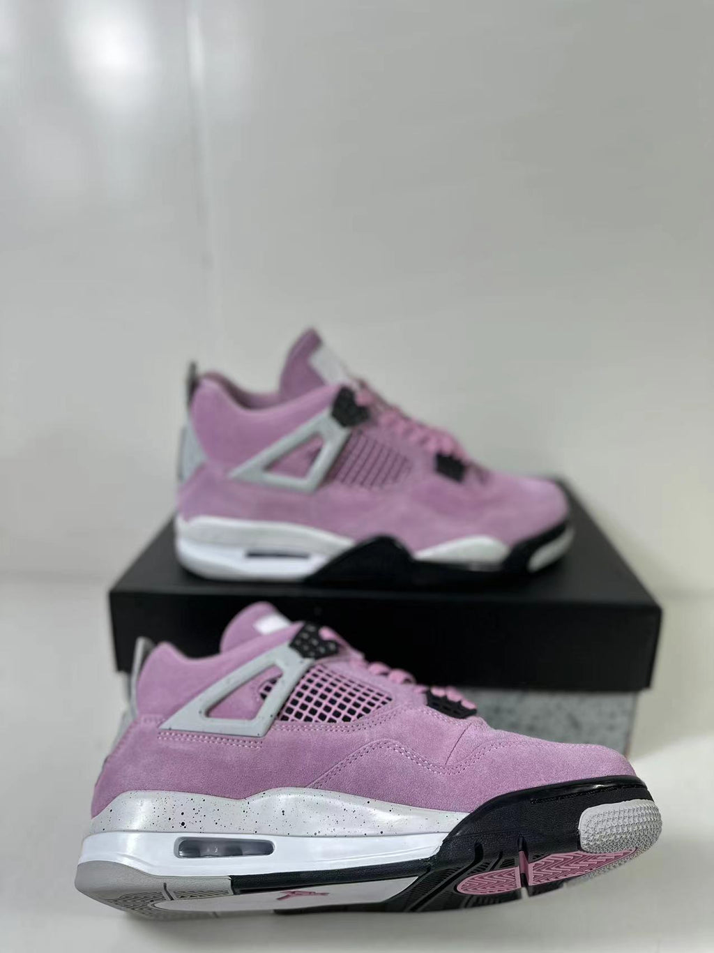 Air Jordan 4 Retro Orchid Pink Sneakers AQ9129-501 - product image from the listing.