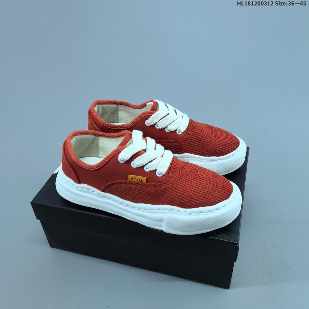 Maison MIHARA YASUHIRO Original Sole Low-Cut Sneakers - product image from the listing.