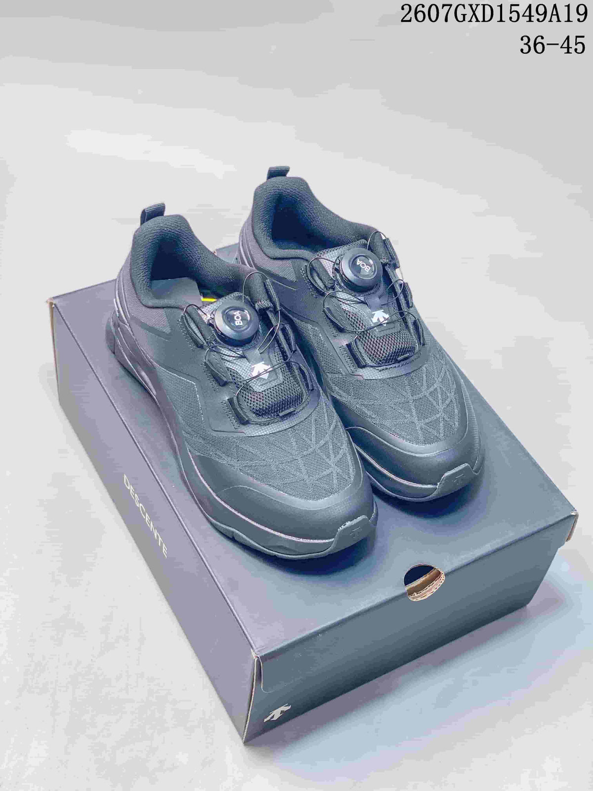 DESCENTE Circuit 2.0 Wire Black Training Trainers - product image from the listing.