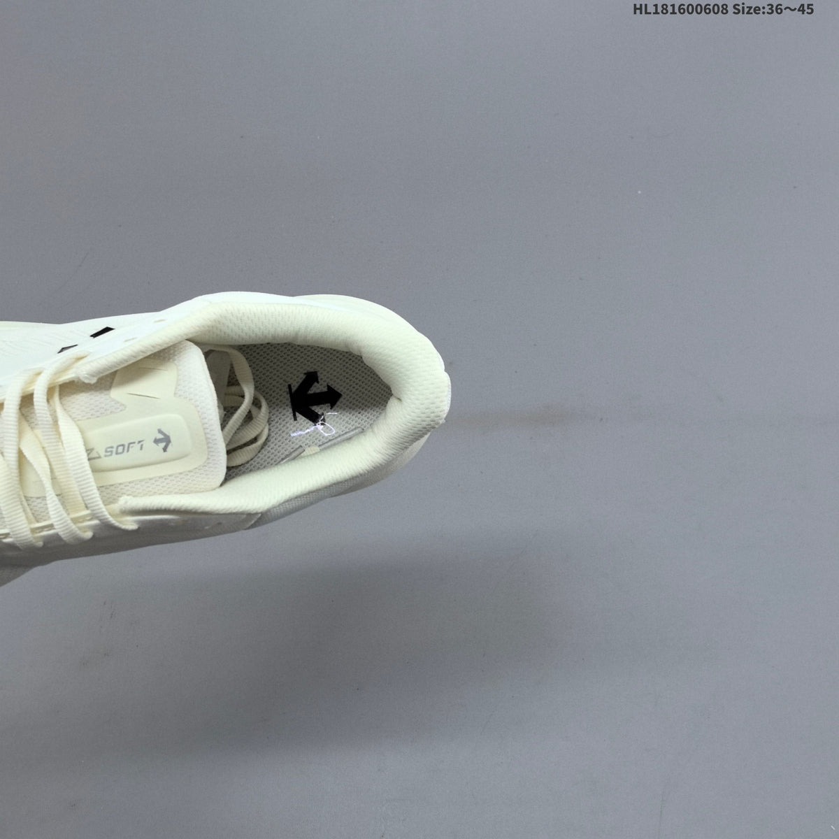 White DESCENTE RUN STEP Low-Top Running Shoes - product image from the listing.