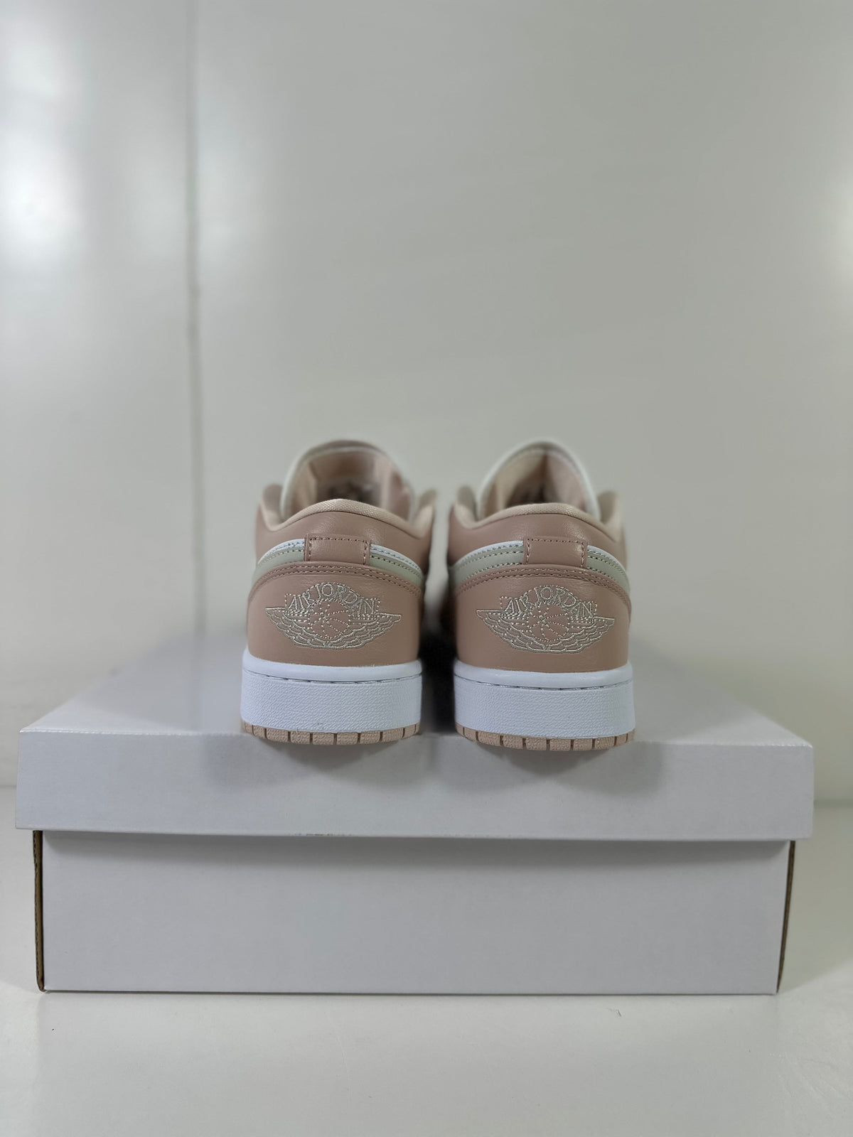 Air Jordan 1 Low White Light Bone DC0774-120 - product image from the listing.