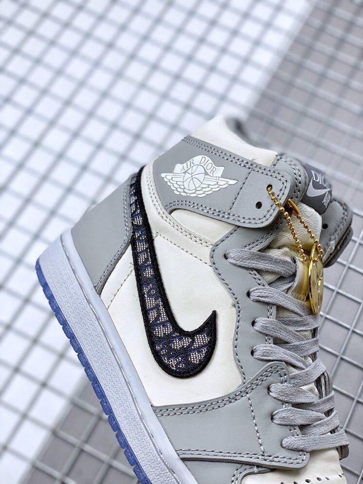 Dior x Air Jordan 1 High OG Trainers CN8607-002 - product image from the listing.