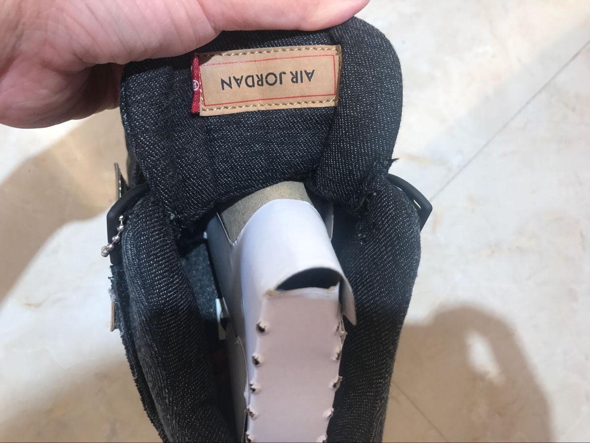 Jordan 4 Retro Levi's Sneakers in Black Denim A02571-001 - product image from the listing.