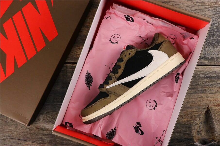 Dark Mocha Travis Scott Sneakers - Jordan 1 Low - product image from the listing.