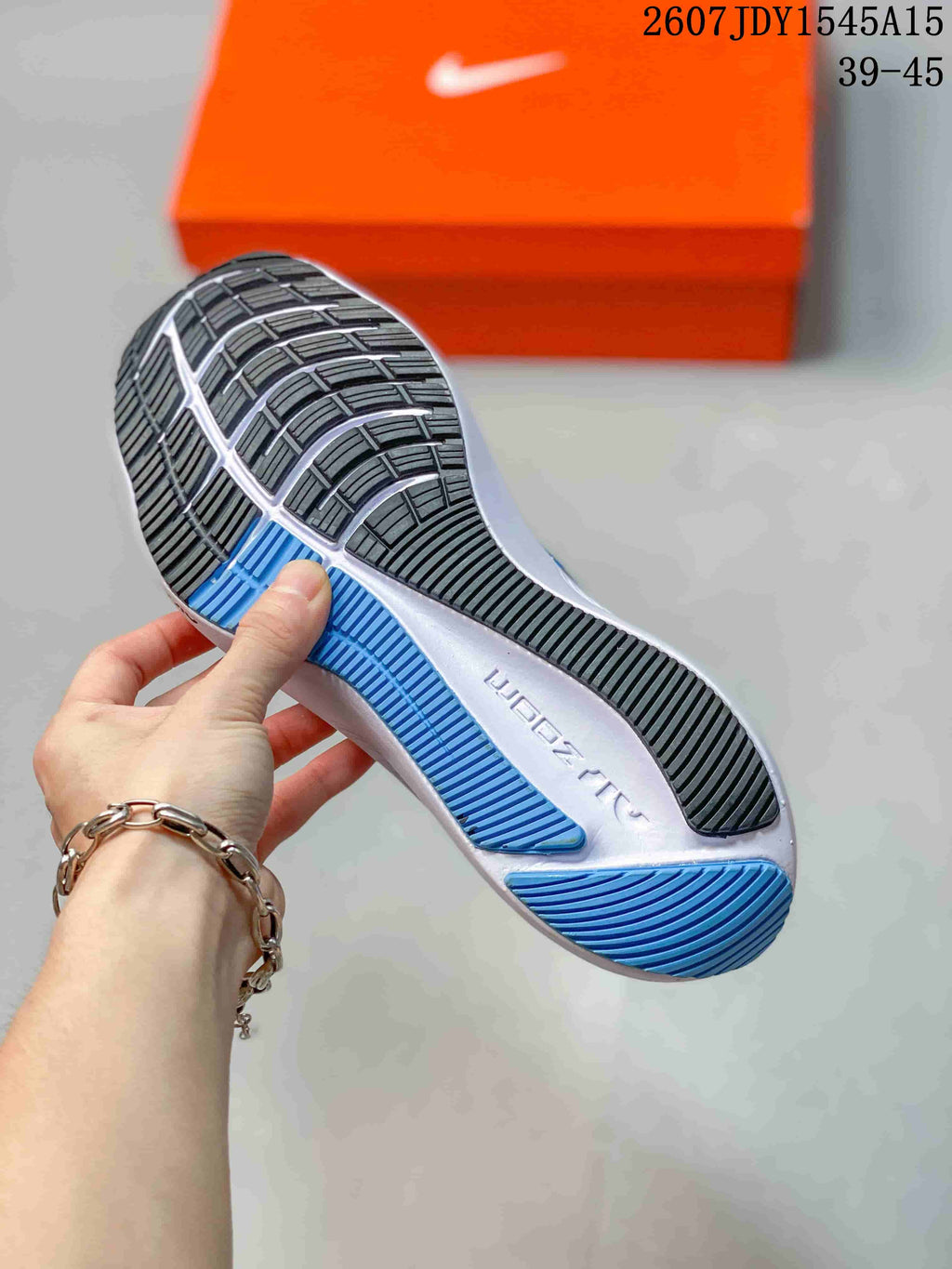Women's Nike Zoom Winflo 8 Running Shoes Gray Blue - product image from the listing.
