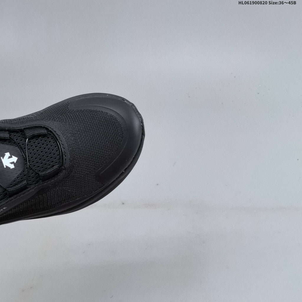 DESCENTE LAVITATE TRAIL WIRE 3.0 Sneakers in Black - product image from the listing.